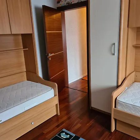 Apartment Luxurious With Three Bedrooms *