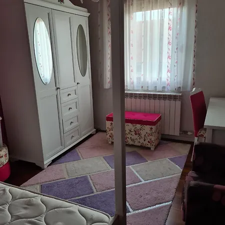 Apartment Luxurious With Three Bedrooms *